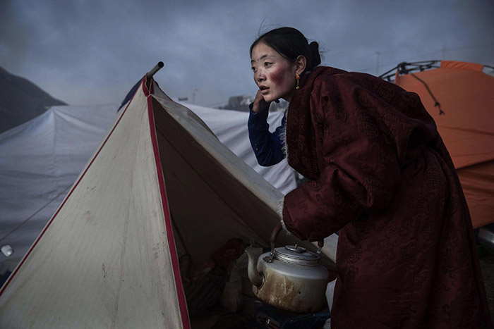 Bliss Dharma Assembly by Kevin Frayer on world press photo 2016 بررسی و تحلیل عکس در کلاس‌های استاد محمد قدیمی در آموزشگاه آزاد هنرهای تجسمی قدیمی و کلاس عکاسی حرفه ای محمد قدیمی